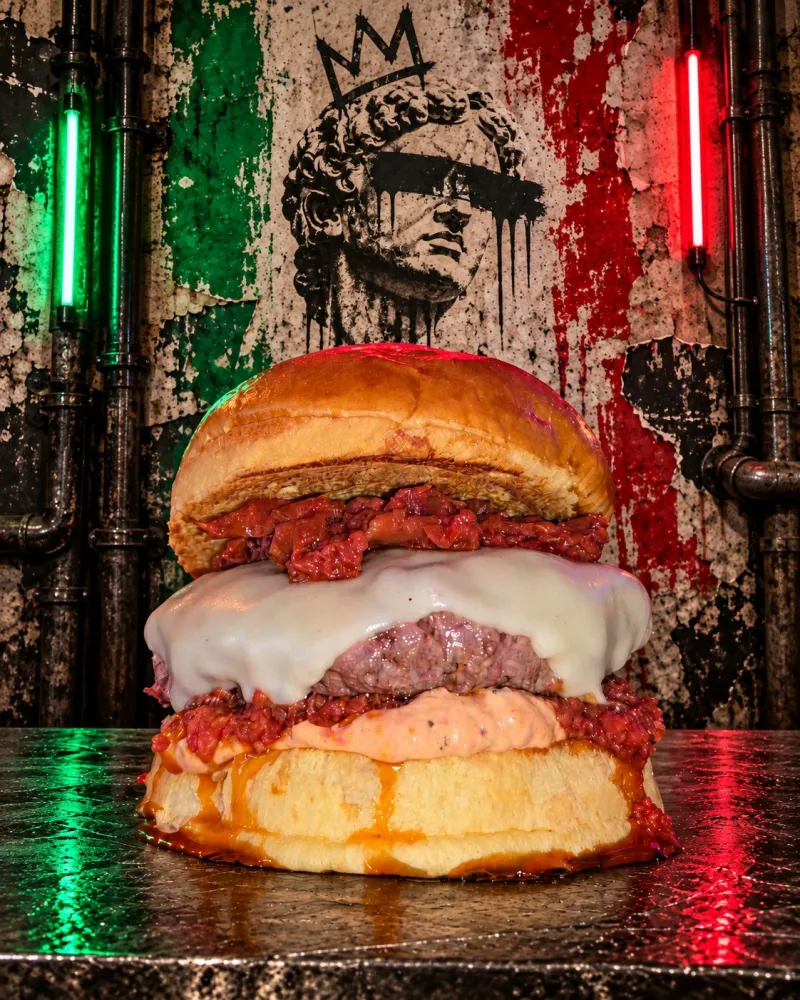 Burger italiana con mozzarella y tomate